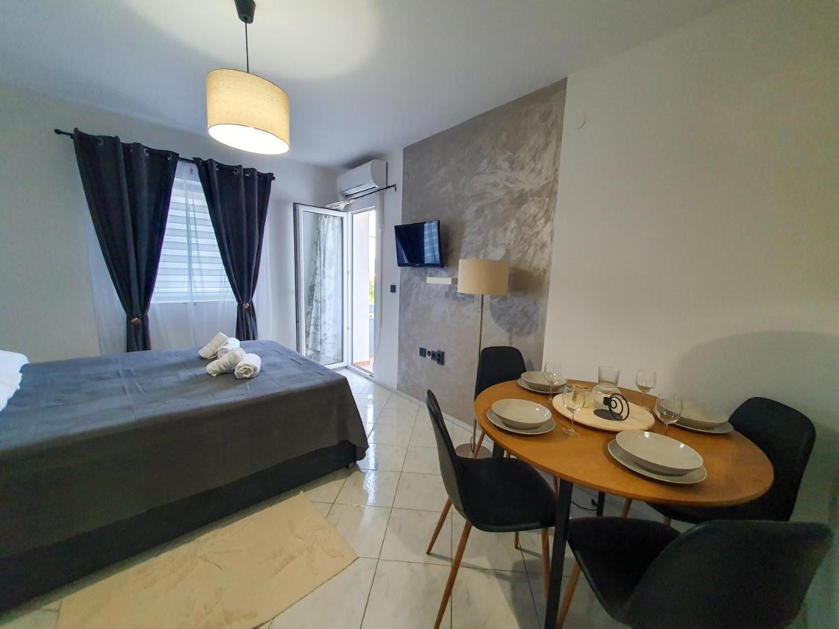 Apartments Mira บัชกา ภายนอก รูปภาพ