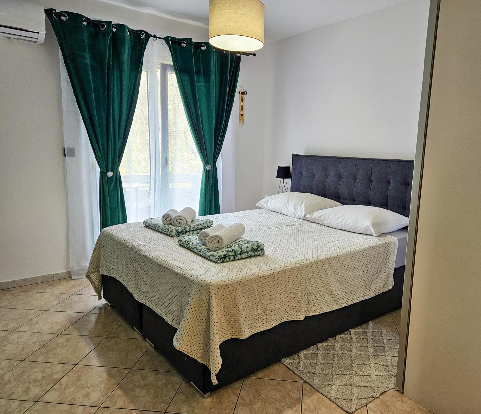 Apartments Mira บัชกา ภายนอก รูปภาพ